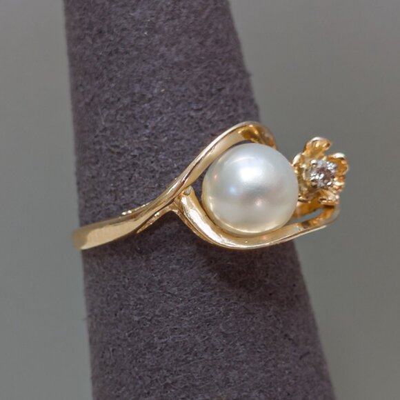 14K Gold Pearl Ring with Diamond Flower Accent - Picture 2 of 15